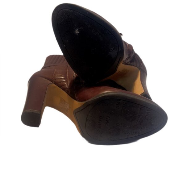 Vince Camuto Classic Trendy Stylish Rich Brown Leather Stacked Heeled Boots 8 - Picture 3 of 4